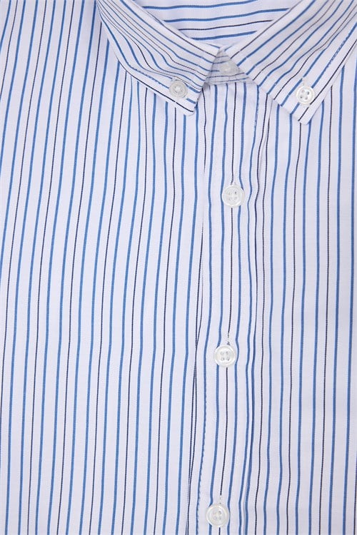 Erkek Slim Fit Dar Kesim Düğmeli Yaka Körüklü Sırt Pileli Pamuklu Uzun Kollu Mavi Çizgili Gömlek