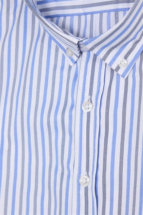 Erkek Slim Fit Dar Kesim Düğmeli Yaka Körüklü Sırt Pileli Pamuklu Uzun Kollu Mavi Çizgili Gömlek