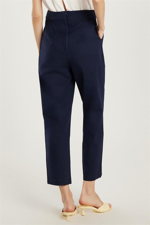 Kadın Slim Fit Dar Kesim Sıfır Kollu Cepli Bisiklet Yaka Tulum