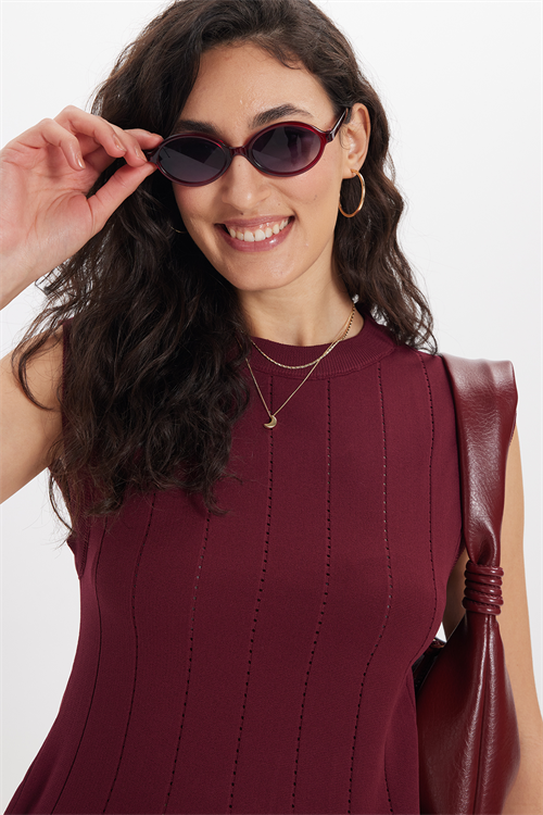 Kadın Standart Fit Normal Kesim Kolsuz Bisiklet Yaka Bordo Triko Elbise