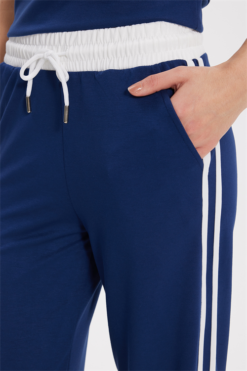 Kadın Relax Fit Bol Kesim Lastikli Bel Çizgili Geniş Paça Likralı Lacivert Eşofman Altı