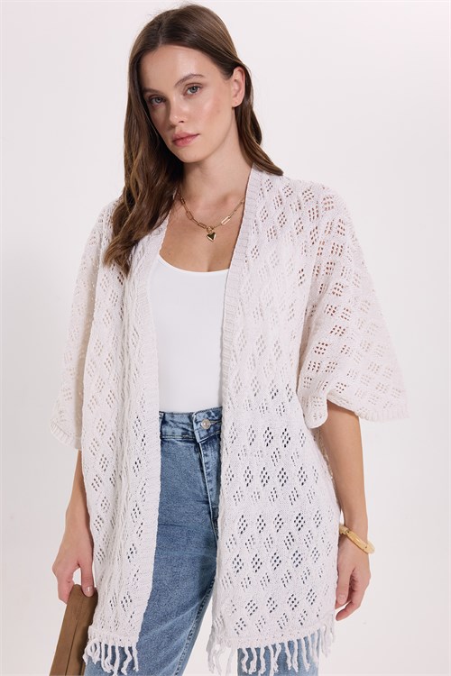 Kadın Regular Fit Klasik Kesim Truvakar Geniş Kol Eteği Püsküllü Örgü Salaş Bej Kimono Triko Hırka