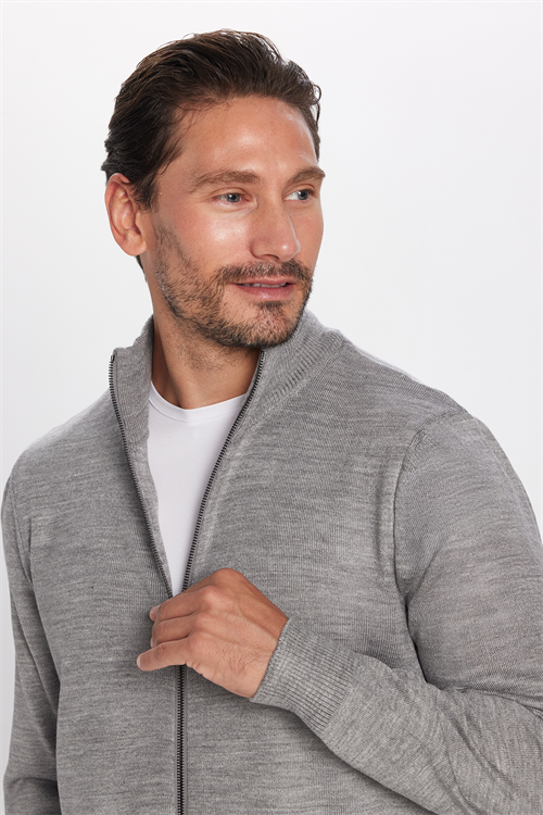 Erkek Slim Fit Dar Kesim Açık Gri Dik Yaka Fermuarlı Düz Hırka