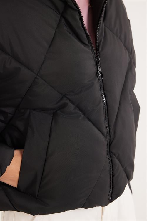 Kadın Oversize Geniş Kesim Şişme Dik Yaka Siyah Mont