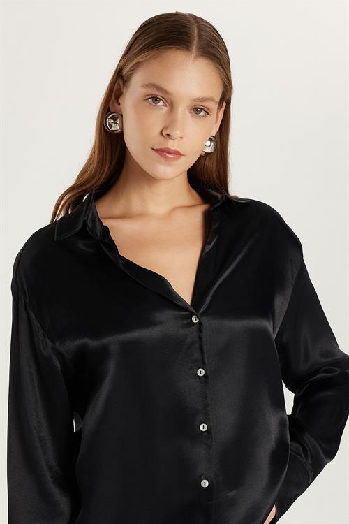 Kadın Slim Fit Dar Kesim Uzun Kollu Saten Siyah Gömlek