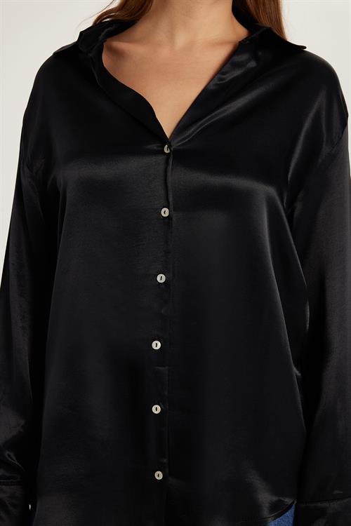 Kadın Slim Fit Dar Kesim Uzun Kollu Saten Siyah Gömlek