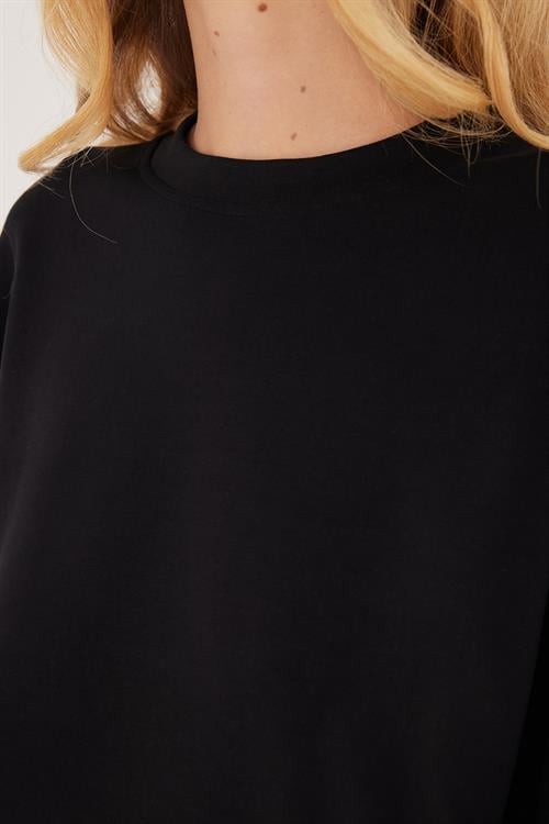 Kadın Relax Fit Rahat Kesim Bisiklet Yaka Siyah Sweatshirt