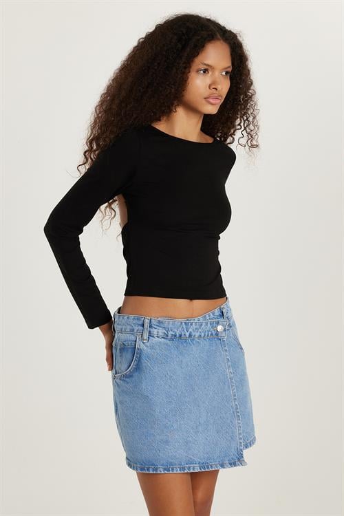 Kadın Slim Fit Dar Kesim Sırt Detaylı Siyah Bluz