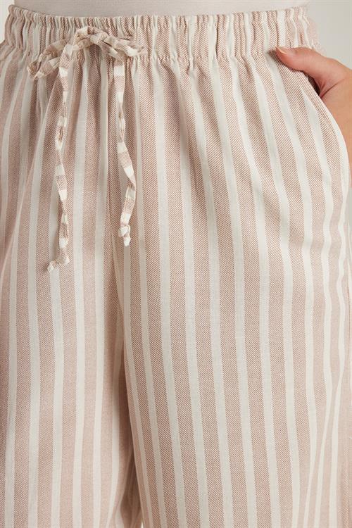 Slim Fit Dar Kesim Beli Bağcıklı Geniş Paça Pantolon