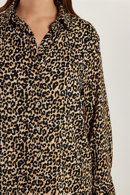 Kadın Relax Fit Rahat Kesim Uzun Kollu Bürümcük Kumaş Leopar Desenli Gömlek
