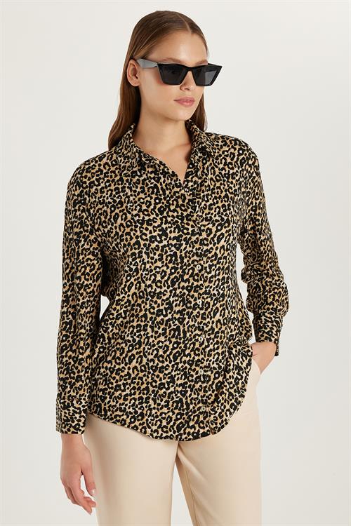 Kadın Relax Fit Rahat Kesim Uzun Kollu Bürümcük Kumaş Leopar Desenli Gömlek