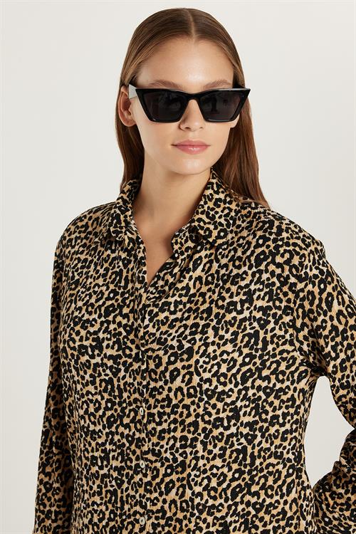 Kadın Relax Fit Rahat Kesim Uzun Kollu Bürümcük Kumaş Leopar Desenli Gömlek