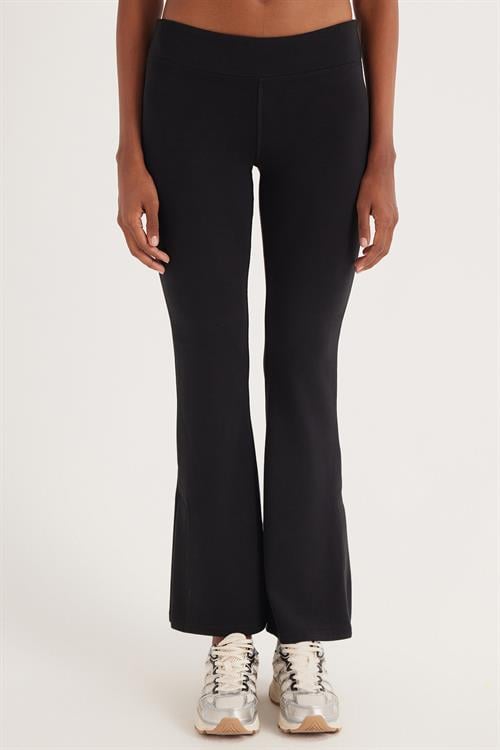 Kadın Slim Fit Dar Kesim Modal Kumaş İspanyol Paça Siyah Pantolon