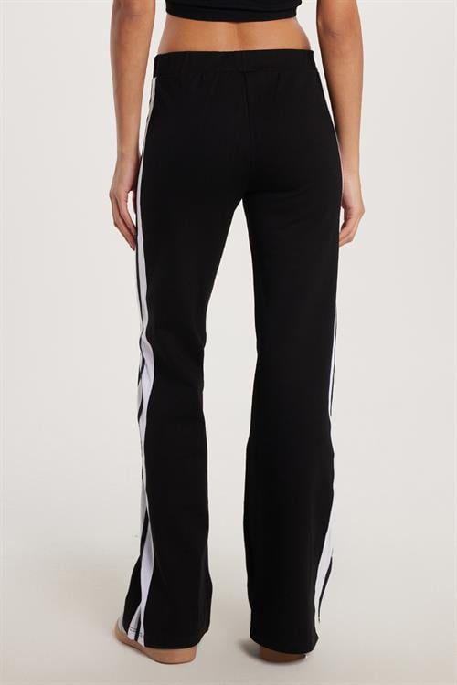 Kadın Slim Fit Dar Kesim Beli Lastikli İspanyol Paça Siyah Pantolon