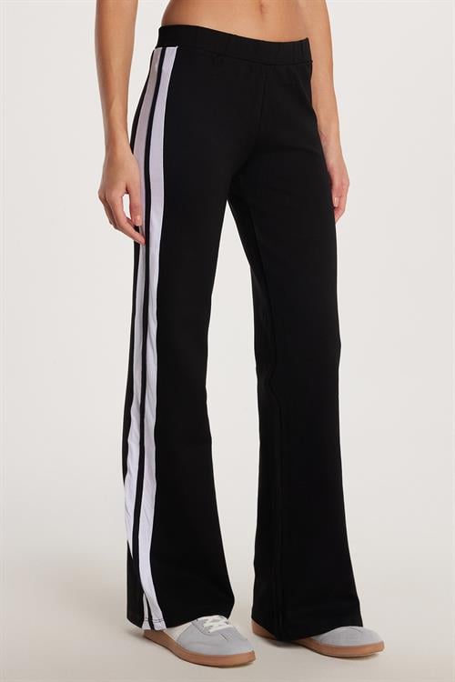 Kadın Slim Fit Dar Kesim Beli Lastikli İspanyol Paça Siyah Pantolon