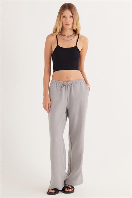 Kadın Slim Fit Dar Kesim İnce Askılı U Yaka Siyah Crop Atlet