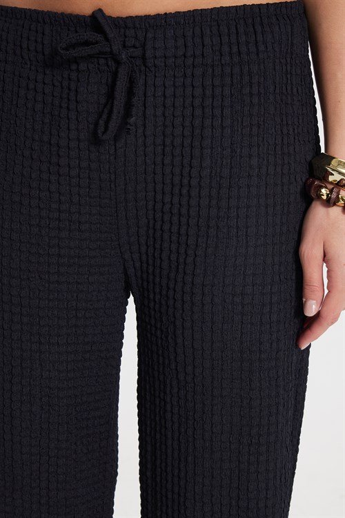 Kadın Slim Fit Dar Kesim Beli Lastikli Büzgülü İspanyol Paça Siyah Pantolon