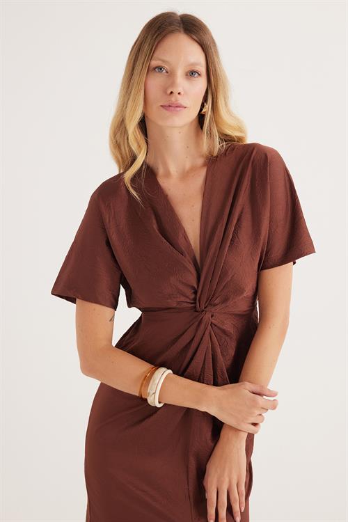 Kadın Slim Fit Dar Kesim Kısa Kollu V Yaka Kahverengi Elbise