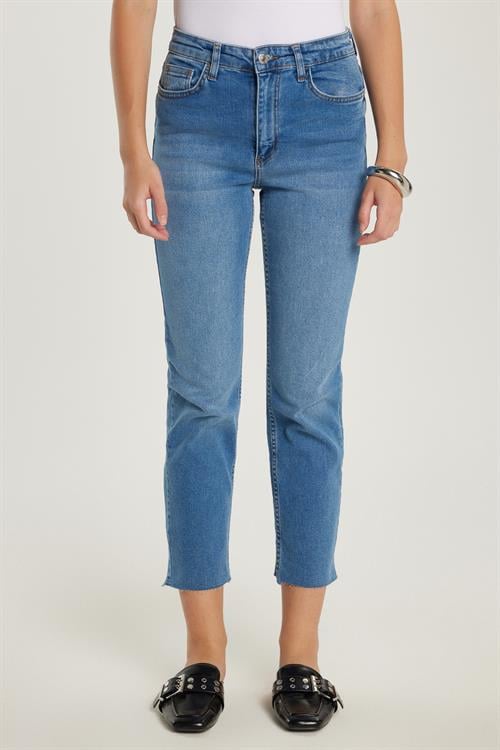 Kadın Slim Fit Dar Kesim Kısa Boru Paça Mavi Jean Kot Pantolon