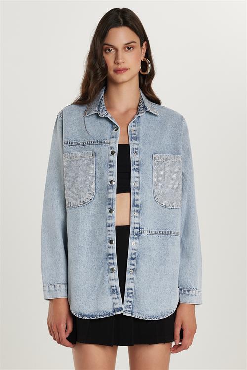 Kadın Regular Fit %100 Pamuk Çift Cepli Taş Detaylı Denim Açık Mavi Gömlek