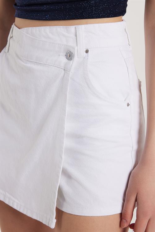 Kadın Slim Fit Dar Kesim Çift Cepli Beyaz Şort Etek