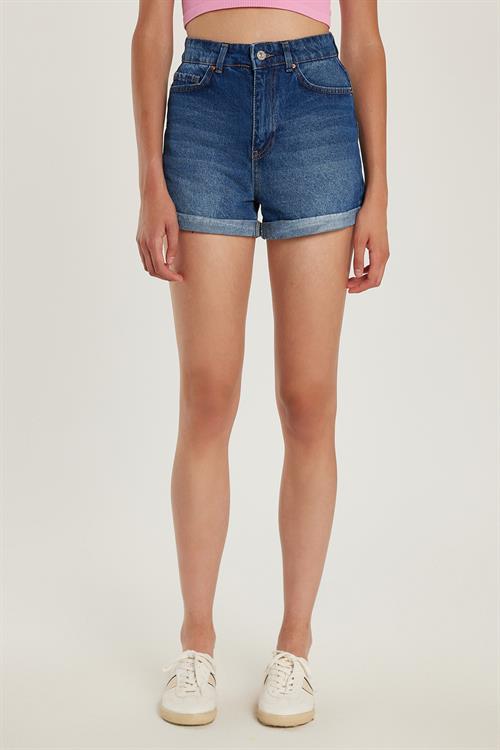 Kadın Slim Fit Dar Kesim %100 Pamuk Paça Katlamalı Açık Mavi Jean Kot Şort