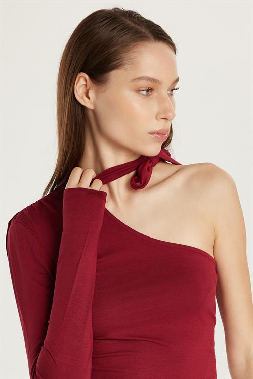 Kadın Standart Fit Fitilli Tek Kol Asimetrik Yaka Bordo Bluz