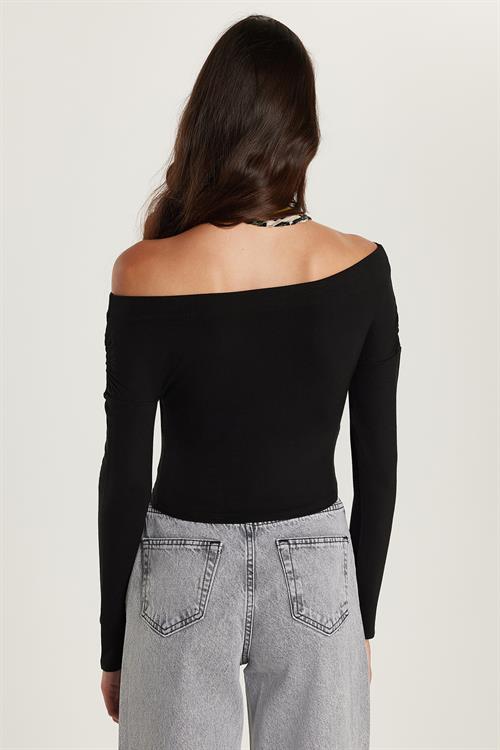 Kadın Slim Fit Dar Kesim Uzun Kollu Kayık Yaka Siyah Viskon Bluz