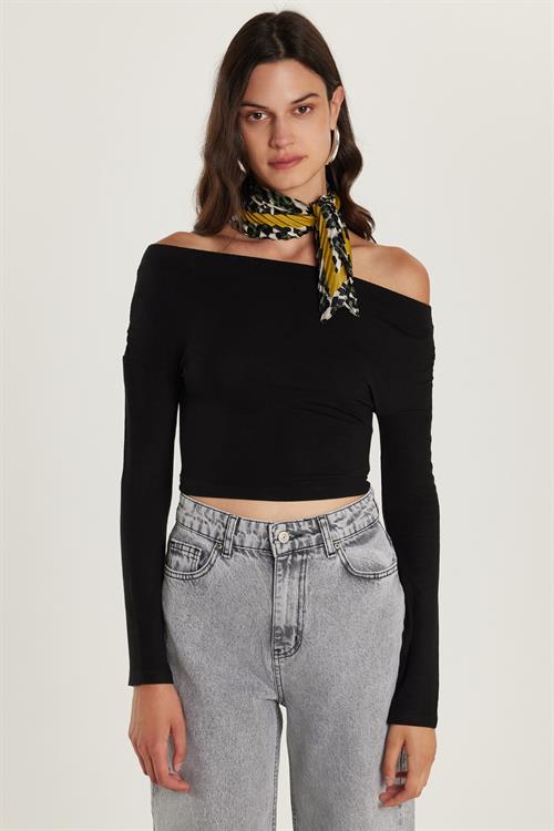 Kadın Slim Fit Dar Kesim Uzun Kollu Kayık Yaka Siyah Viskon Bluz