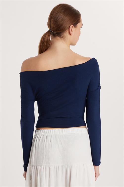 Kadın Slim Fit Dar Kesim Kayık Yaka Viskon Lacivert Bluz