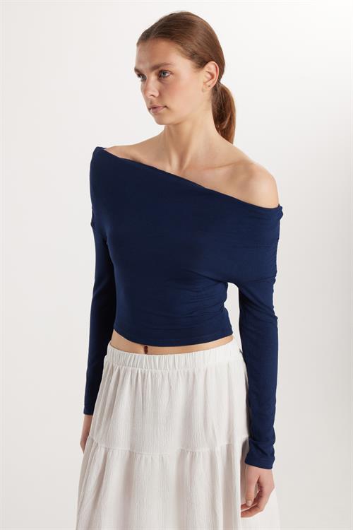 Kadın Slim Fit Dar Kesim Kayık Yaka Viskon Lacivert Bluz