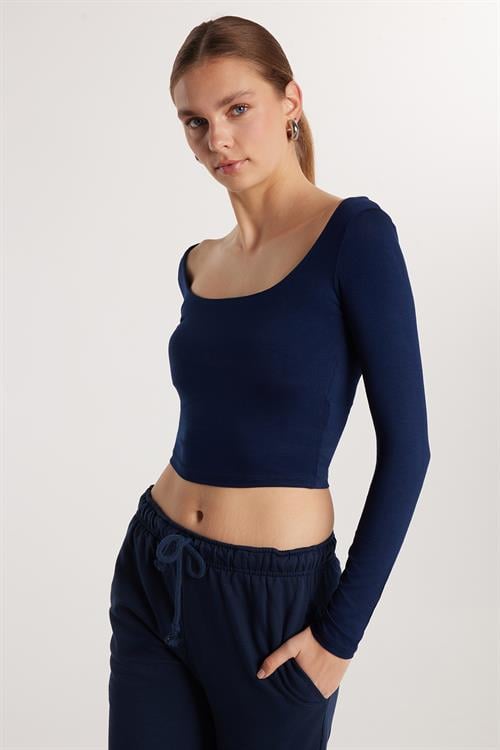 Kadın Slim Fit Dar Kesim Uzun Kollu Kayık Yaka Lacivert Bluz