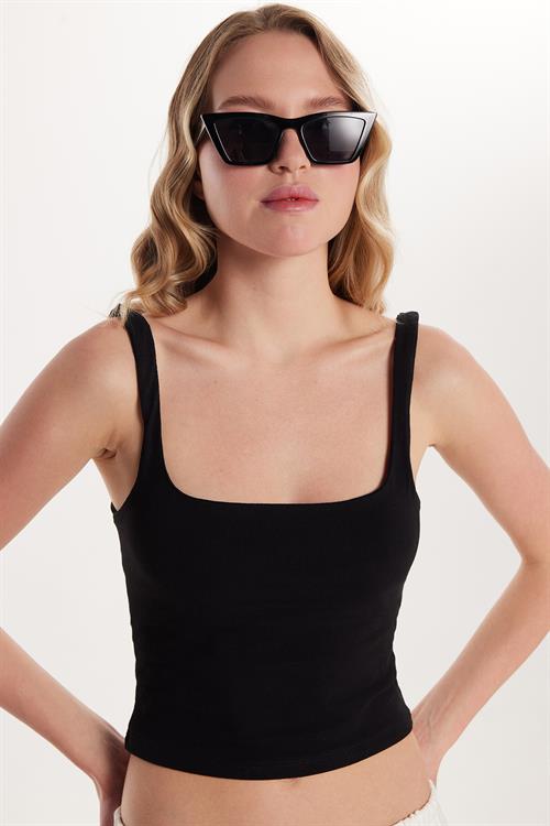 Kadın Slim Fit Dar Kesim İnce Askılı Kare Yaka Siyah Crop Atlet