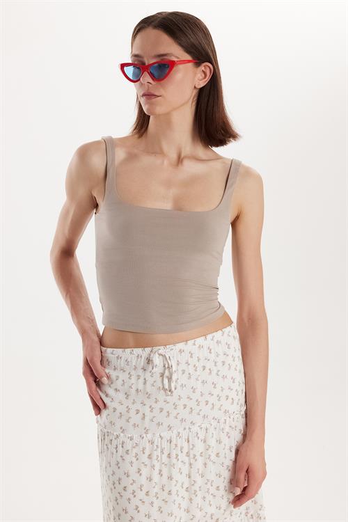 Kadın Slim Fit Dar Kesim İnce Askılı Kare Yaka Vizon Crop Atlet