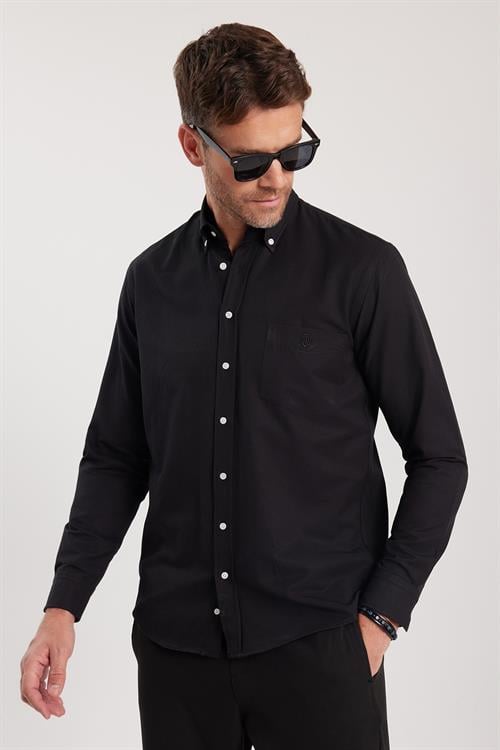 Erkek Regular Fit Klasik Kesim Oxford Doku Yaka Düğmeli Cepli Nakışlı Siyah Gömlek