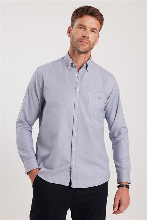 Erkek Regular Fit Klasik Kesim Oxford Doku Yaka Düğmeli Cepli Nakışlı Gömlek