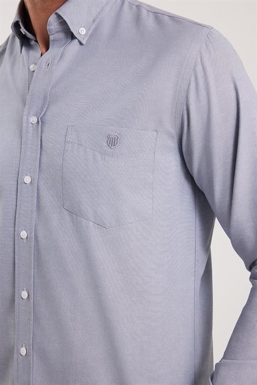 Erkek Regular Fit Klasik Kesim Oxford Doku Yaka Düğmeli Cepli Nakışlı Gömlek