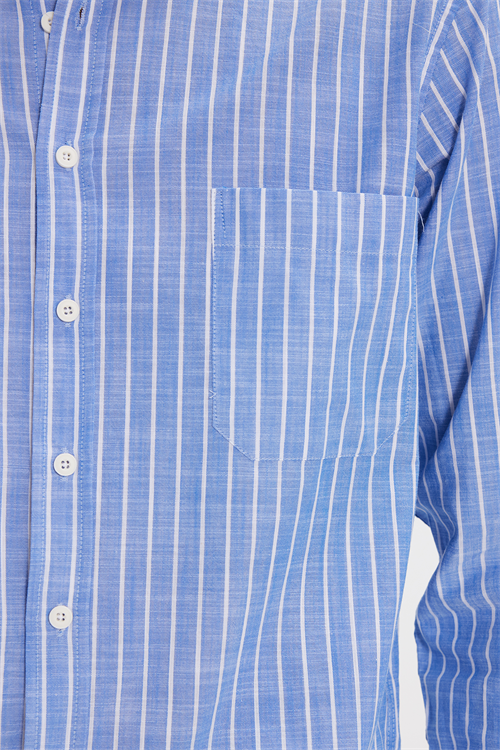Erkek Regular Fit Klasik Kesim Oversize Uzun Kollu %100 Pamuk Keten Doku Tek Cepli Mavi Çizgili Gömlek