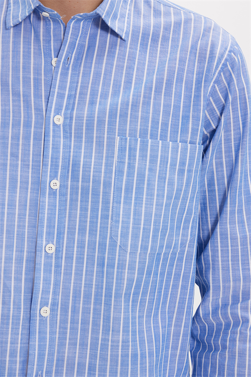 Erkek Regular Fit Klasik Kesim Oversize Uzun Kollu %100 Pamuk Keten Doku Tek Cepli Mavi Çizgili Gömlek