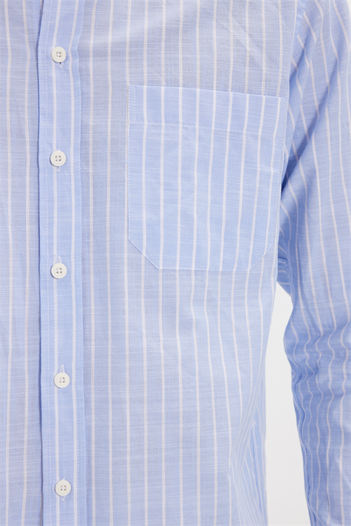 Erkek Regular Fit Klasik Kesim Oversize Uzun Kollu %100 Pamuk Keten Doku Tek Cepli Mavi Çizgili Gömlek