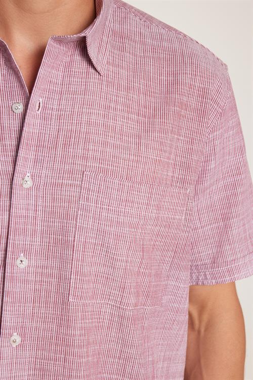 Erkek Regular Fit Klasik Kesim Oversize %100 Pamuk Kısa Kollu Keten Doku Tek Cepli Çizgili Bordo Gömlek