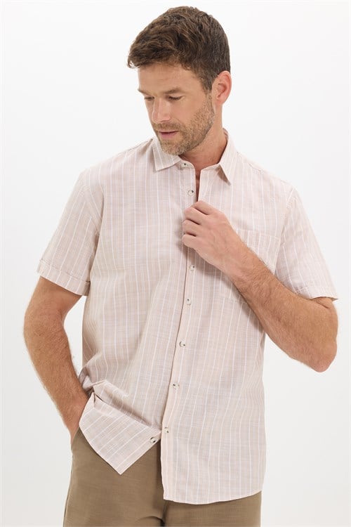 Erkek Regular Fit Klasik Kesim Oversize %100 Pamuk Keten Doku Tek Cepli Çizgili Kısa Kollu Bej Gömlek