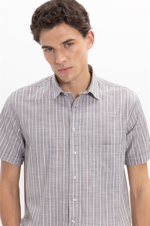 Erkek Regular Fit Klasik Kesim Oversize %100 Pamuk Kısa Kollu Keten Doku Tek Cep Çizgili Gömlek