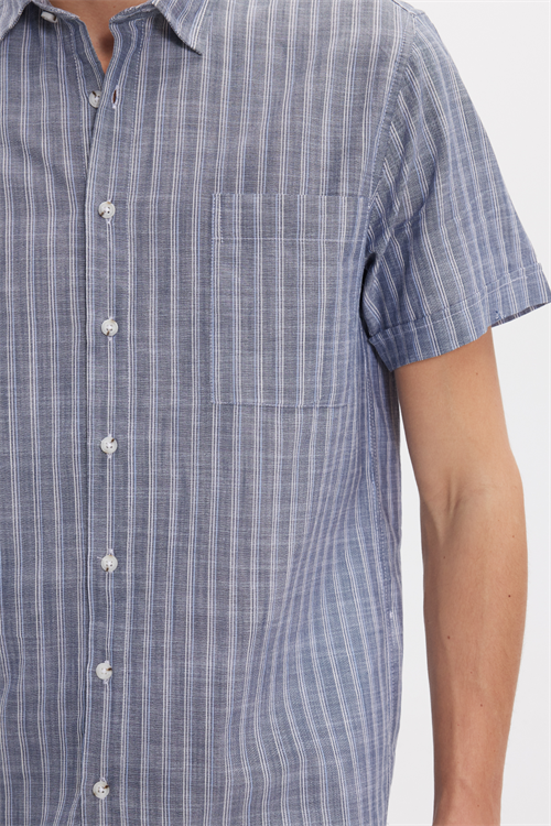 Erkek Regular Fit Klasik Kesim Oversize %100 Pamuk Keten Doku Tek Cepli Çizgili Kısa Kollu Lacivert Gömlek