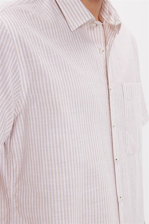 Erkek Regular Fit Klasik Kesim Oversize %100 Pamuk Keten Doku Tek Cepli Çizgili Kısa Kollu Bej Gömlek