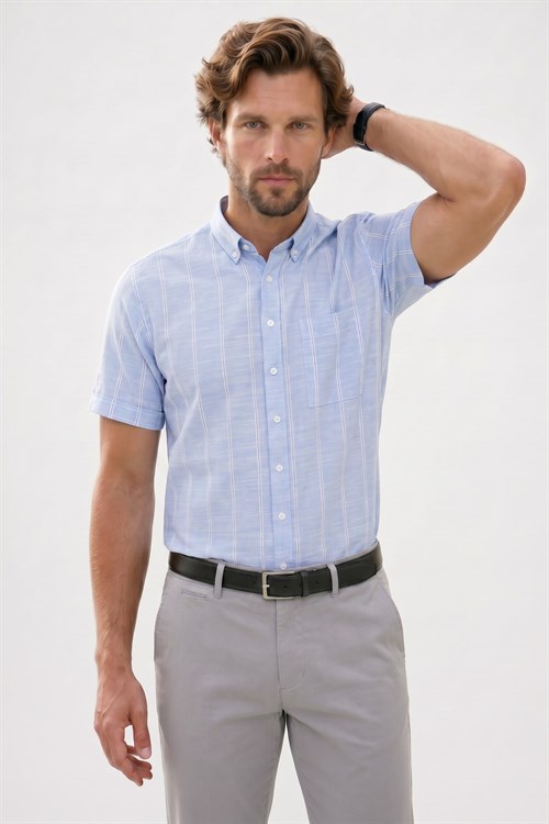 Erkek Regular Fit Klasik Kesim Oversize %100 Pamuk Keten Doku Tek Cepli Çizgili Kısa Kollu Mavi Gömlek