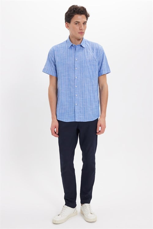 Erkek Regular Fit Klasik Kesim Oversize %100 Pamuk Keten Doku Tek Cepli Çizgili Kısa Kollu Saks Mavi Gömlek