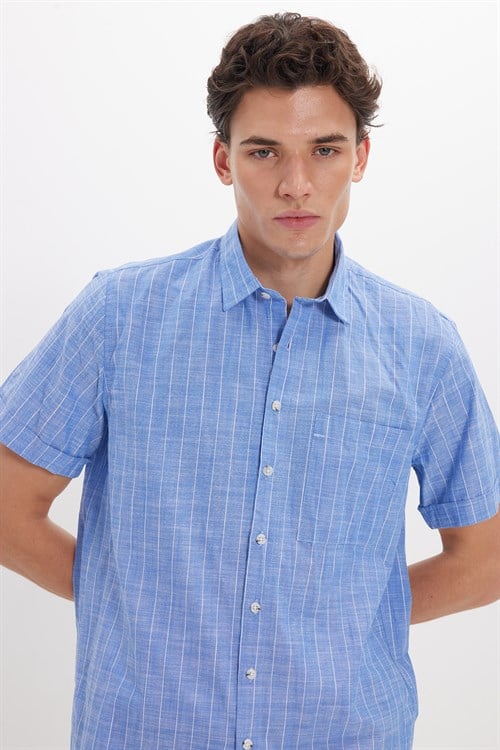 Erkek Regular Fit Klasik Kesim Oversize %100 Pamuk Keten Doku Tek Cepli Çizgili Kısa Kollu Saks Mavi Gömlek