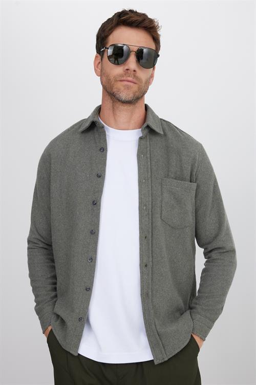 Erkek Regular Fit Klasik Kesim Düz Cepli Haki Oduncu Gömlek