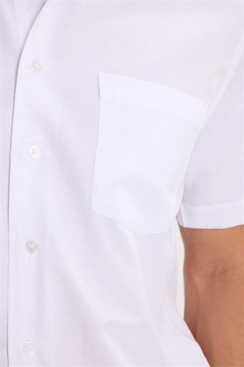 Erkek Regular Fit Klasik Kesim Pamuklu Kısa Kollu Armürlü Cepli Beyaz Gömlek